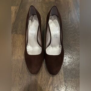 Salvatore Ferragamo Women's SZ 10
Chocolate Brown Suede Almond Toe 3" Pumps
